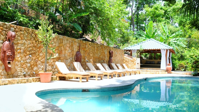 Hotel Moana's relaxing pool area