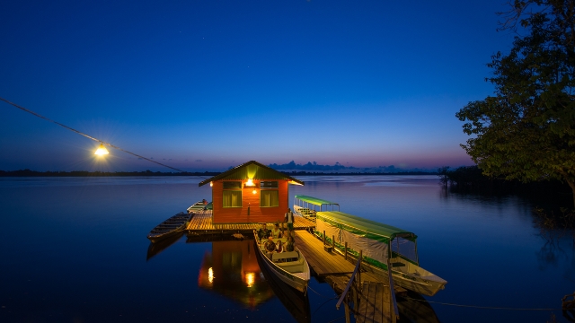 Anavilhanas Lodge dock / Photo by Marcelo Isola