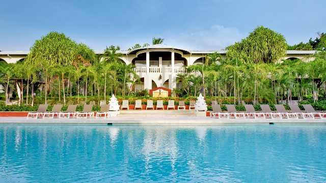 Hotel Tamarindo Diria's swimming pool