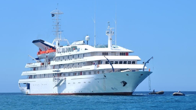 Explorer II boat, Galapagos